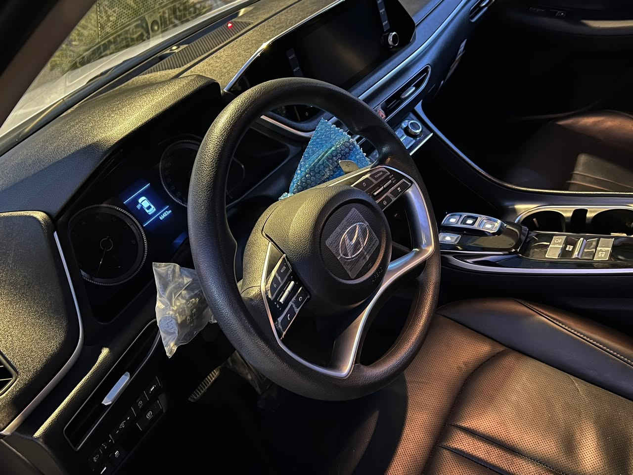 سلام وعليكم سوناتا للبيع 2021 وارد كوري بانزين رقم اربيل بسم شركه مكفوله ضربه وتبديل بيه صبق اماكن فول مواصفات عنوان بصرة قبله رقمي ***********
