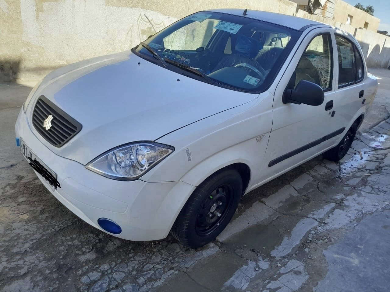 السلام عليكم سياره طيبه 2014 كفاله عامه مكينه كير شواصي سالمات تخم تاير جديد مابيها صبغ للاستفسار الرقم :***********
