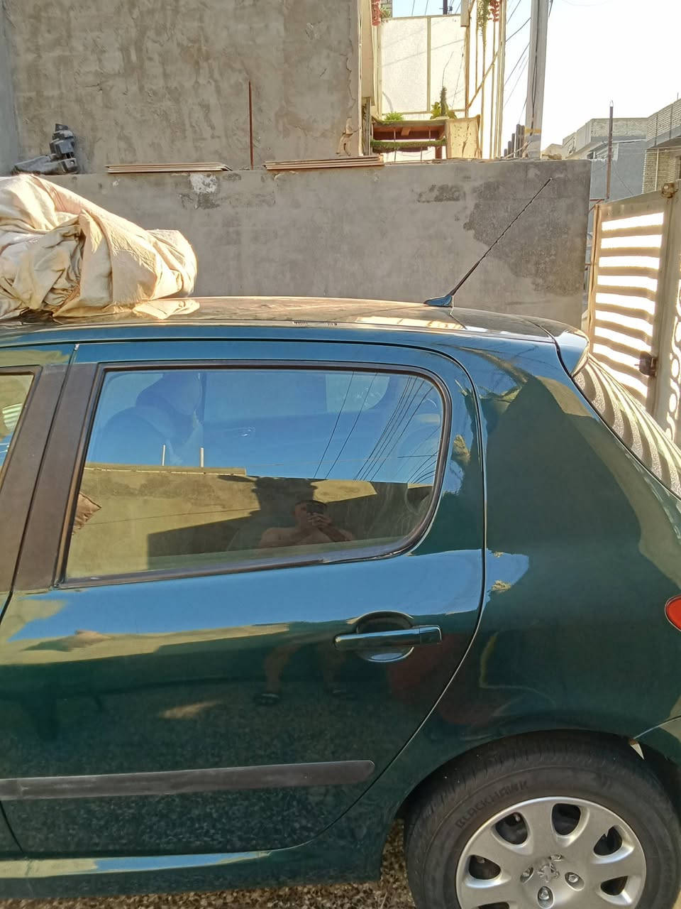 بيجو 307 موديل 2005 سيارة مكفولة من كير صدر محرك تبريد السيار باسمي للتواصل ***********
