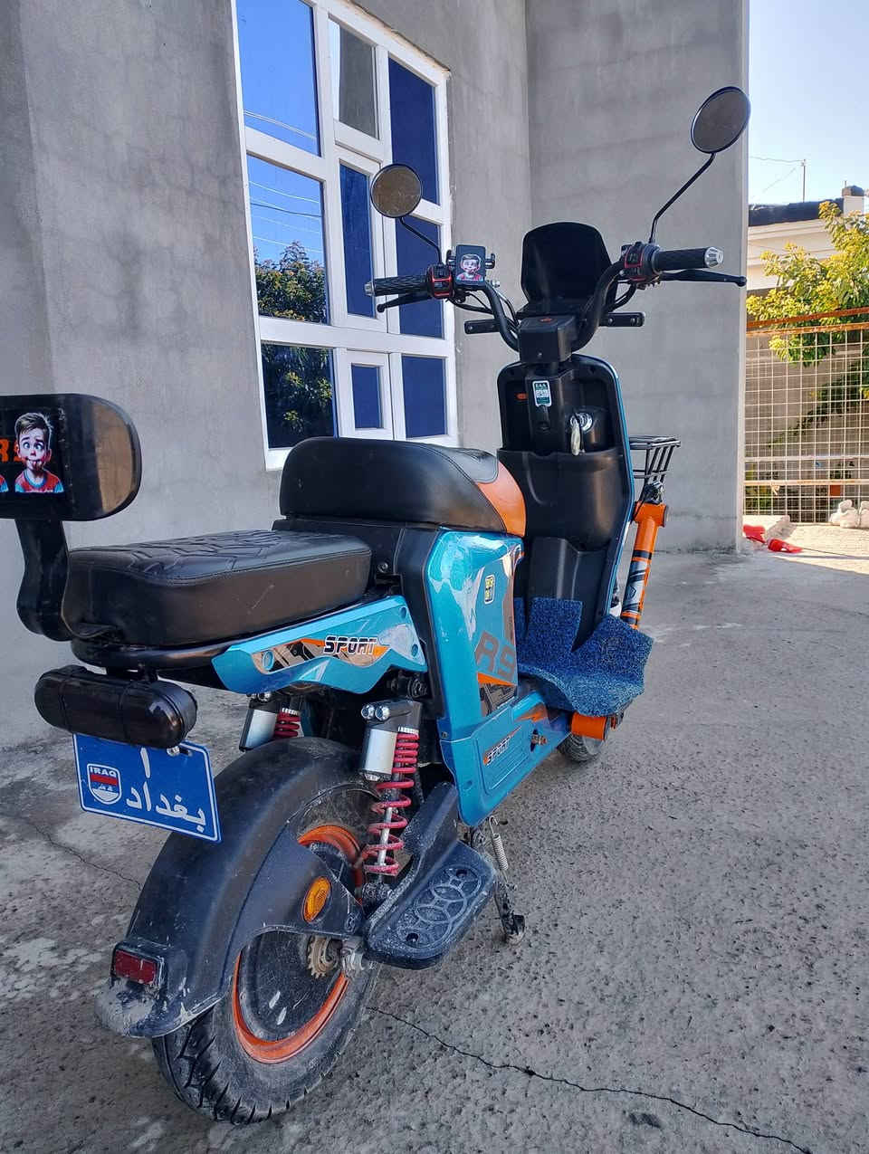 موطور شحن R9نظيف جدأ شغال كامل السعر 500 الف وبيه مجال بسيط...رقم الهاتف ***********
