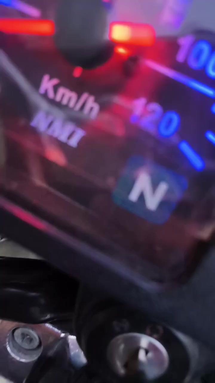 السلام عليكم. نامة شلامجة للبيع اوراق سعر مليون ومية وخمسين بيه مجال لشاري. دراجة موديل اربعة وعشرين تخزنت فترة طويلة يعني بلبيت اكثر مما بلشارع


**إذا كنت صاحب هذا الإعلان وتريد حذفه لأي سبب، رجاءا أرسل رسالة إلى الدعم الفني**