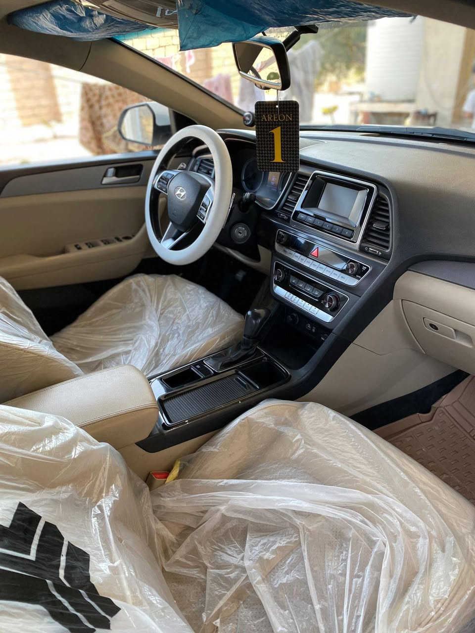 سوناتا 2019 خليجي بسمي  صور سونار مجوده مكينه 2400 كير كفاله حداد جديده تبريد شفتات سرعه كامره خلفيه سياره جديده ومانقصه شي سعر 165 وبيه مجال مكاني البصراه خور زبير  رقم ***********
