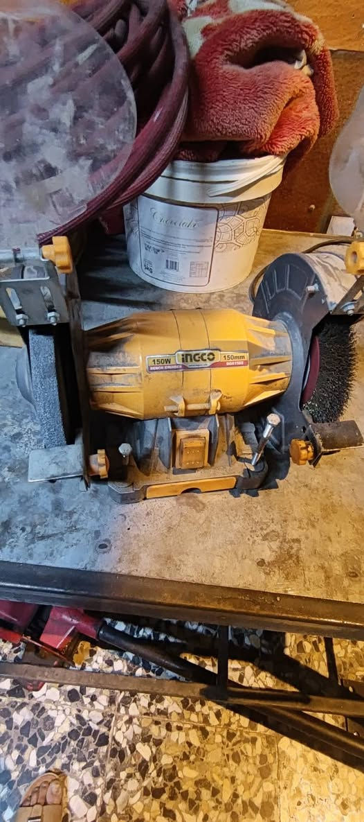 كمبريسر جديد صار شهر ماخذه
جك ٣ طن
كوسر ثابته ميز تسكام 
ادرين وصونده هوا ومسدس هوا
منكنه 
للبيع ميسان الجمعيات ***********
