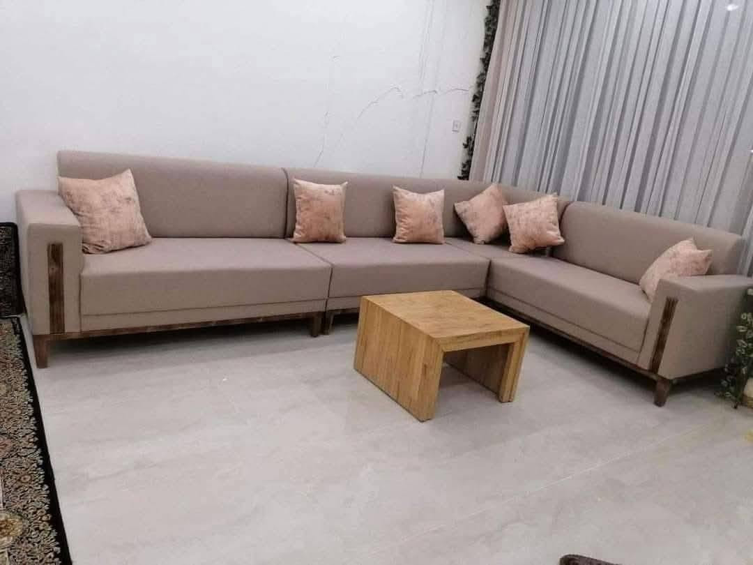 🔥 عرض خاص ب ٤٠٠الف فقط والتوصيل مجاني 
✨ يابلاش يابلاش… ٤٠٠ ألف فقط ✨
🛋️ ديوان كامل (10 مقاعد)
تعلن نجارة ودوشمة تبارك الرحمٰن  عن توفير أجمل وأحدث الموديلات
بألوان مميزة وحسب طلب الزبون 👌
🔹 يتكون الديوان من:
▪️ 5 قطع
▪️ 10 مقاعد مريحة
▪️ قياسات خاصة حسب المساحة والطلب
📌 مواصفات العمل:
✔️ خشب جام روسي قوي ومتين وبلوك ١٦ ملم ركم 💪
✔️ سفنج ضغط عالي مميز (راحة في الجلوس)
✔️ قماش تركي 🇹🇷 عالي الجودة
🎁 عرض خاص:مع كل طلب هدايه مميزه 
  💫4 كوشات هدية و طبله انيقه الشكل 
🚛توصيل مجاني داخل الفلوجه 
🚚 توصيل إلى جميع انحاء الفلوجه🇮🇶 بأسعار مناسبه 
💰 السعر: ٤٠٠ الف 
📲 للحجز والاستفسار: مراسلة الصفحة أو واتساب
*********** _*********** _***********
