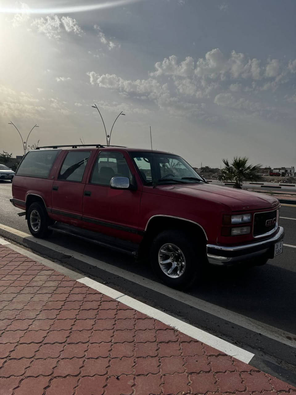 سلام عليكم  جمسي مديل1997رقم دولي تحويل ثاني يوم سياره جاهز من كلشي كهربائيات تخم تاير مكيه كير خير من الله شاشه كامره منضومه زنون 
السعر 38 وقابل للتفاوض 
مكان السيارة البصره حمدان 
رقم***********
