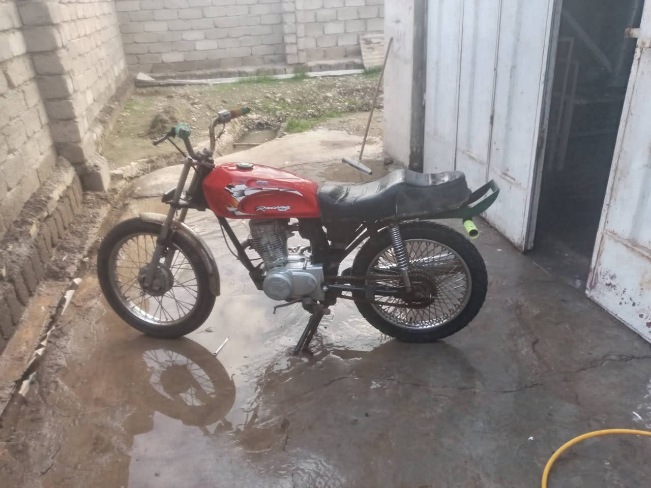 سلام عليكم موطور نامه الفين 2021.
نظيف كلشي ما عبزو سعر 250 مكاني كياره رقمي ***********
