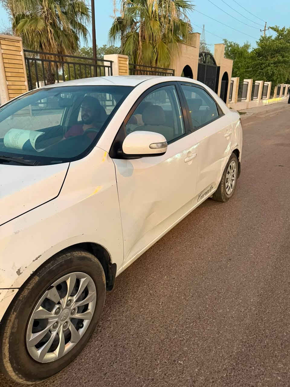 السلام عليكم كيا سيراتو ٢٠٠٩ تبريد ثلج صدر امامي تعبان مابيهة اي نقص غير الصدر بيهة ضربات مثل ماموضح بل صور ع وضعهن لا معدل ولا صبغ ابيع حزام ع اثر الضربات ماشيه ١٥٢ الف السعر ٨٥ وبيها مجال بسيط رقم المبايل *********** بي وتساب
