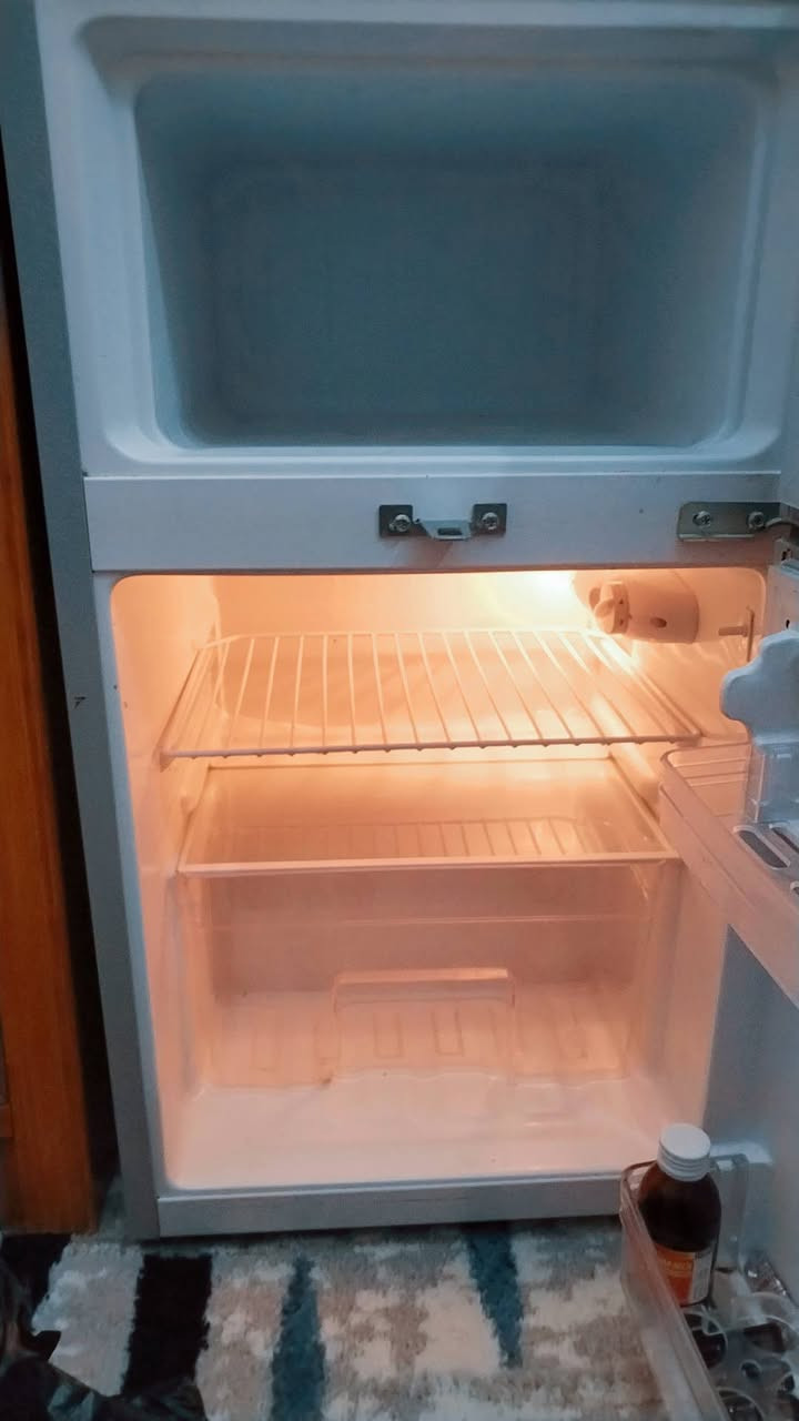 ثلاجه للبيع مال غرفة نوم  مستعمله شي قليل
السعر 125
للستفسار***********
