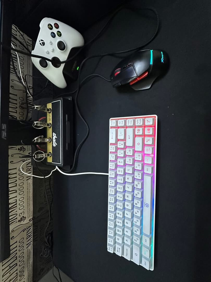 السلام عليكم ورحمة الله وبركاته
السلام عليكم 
Pc كامل للبيع 
مواصفات الكيس ⬇️
كارت الشاشة RTX 3050 6GB 
المعالج i5 10400F 
رامات 16GB 3200 
Hhd 1TB Ssd 256GB 
مذربورد H510M-B Pro 
الشاشة مقوسة حجم 24 
165 HZ براند Asus 
الاكسسوارات ⬇️
كيبورد + ماوس 
سماعة + ماوس باد 
UBS 850W
 
السعر : قيم واي واحد ينطيني السعر اللي يناسب ابيعلة

مكاني ديالى تقاطع القدس 
***********
