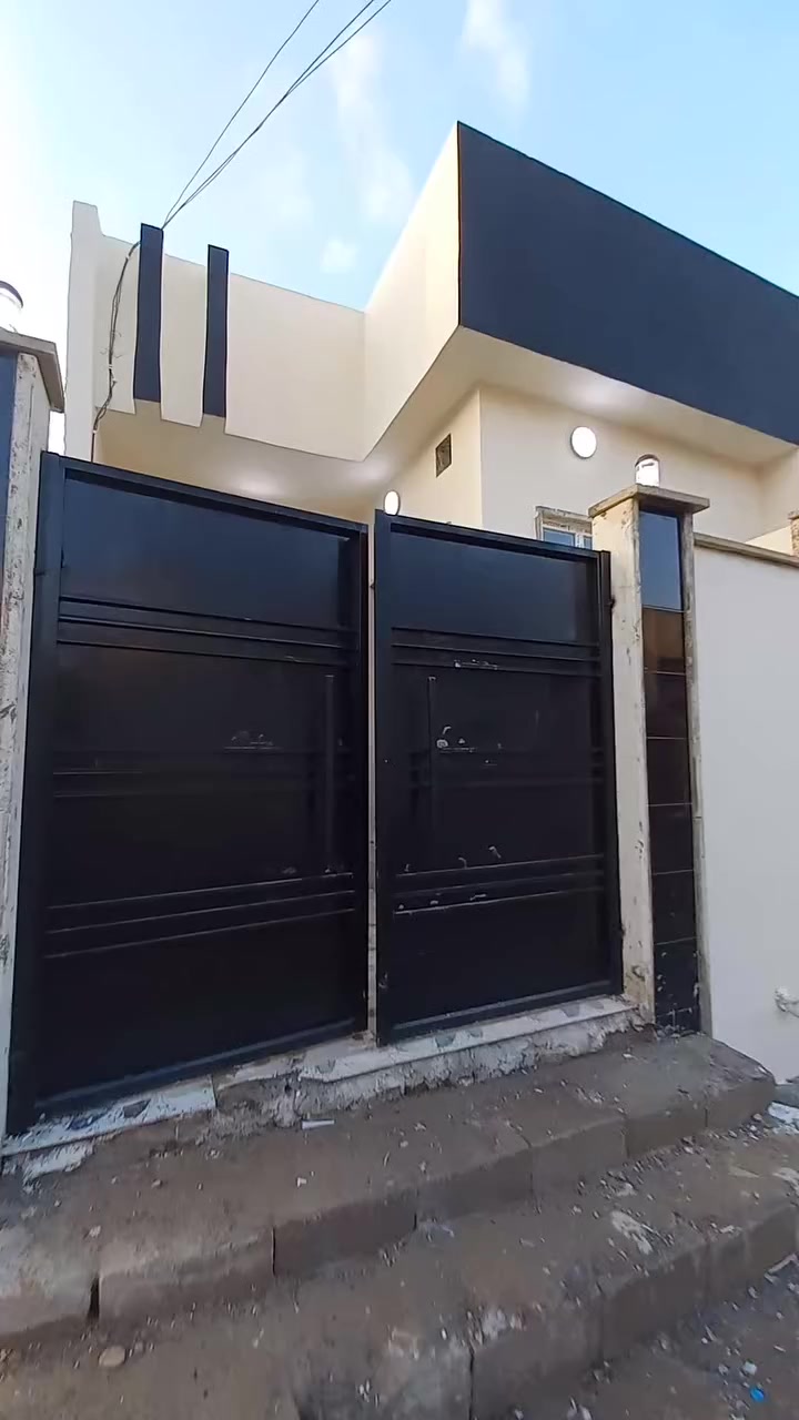 بيت للبيع العنوان القوسيات قرب المدرسه الصينيه المساحه ١٠٠متر  بيت كامل فول الاستفسار على الرقم ***********
***********
