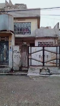 دار للبيع • بناء قديم • حي السكر」「قرب متوسطة الحريه」,