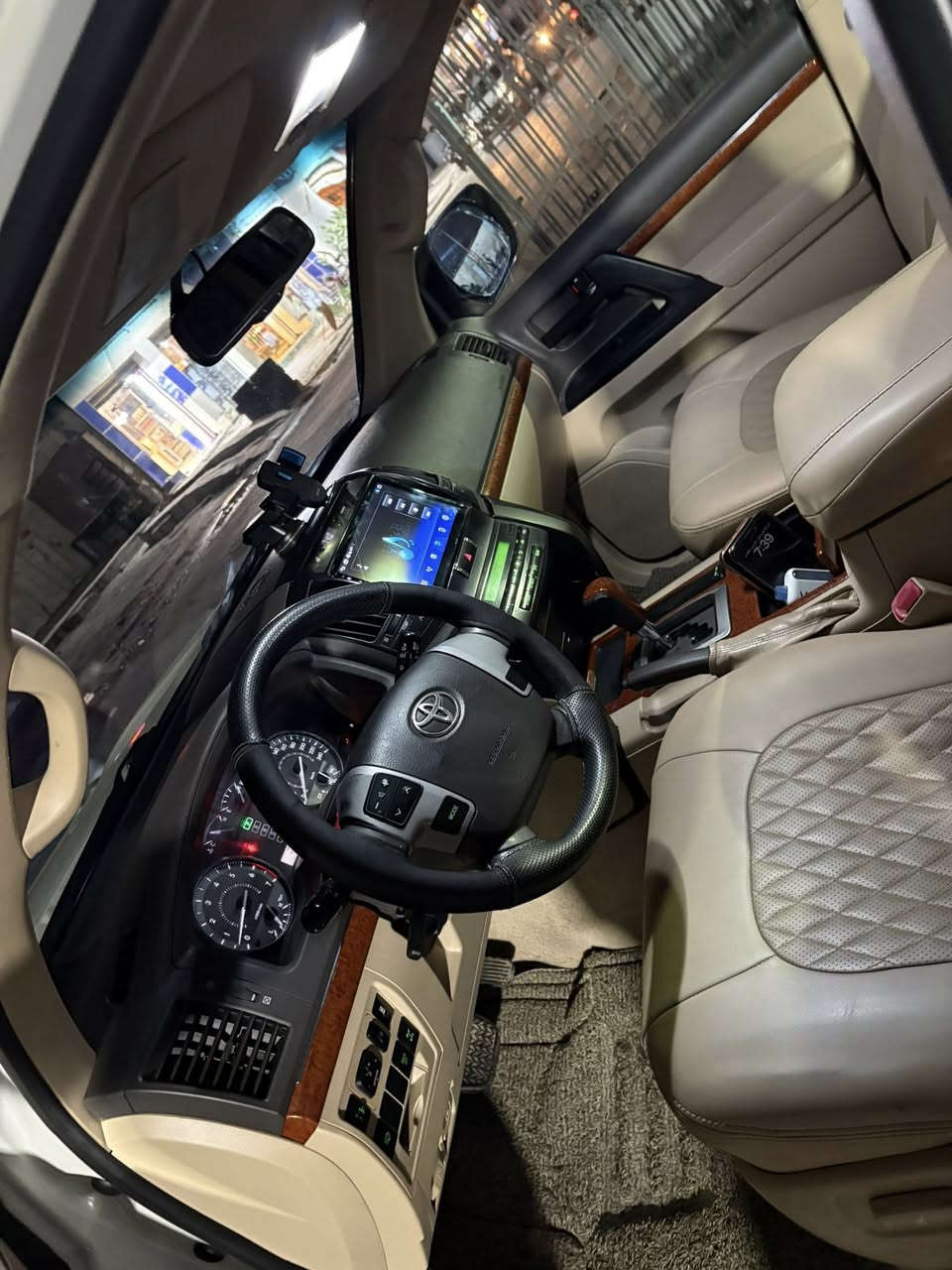 سلام عليكم
لاندكروز 2012 بريم

تحكمات ستيرن 
فتحه بسقف سلايد 
تشغيل بصمة  
مكينه 6 ممفتوحه
سياره جاهزه من كلشي 
بيها نص بنيد صبغ وجاملغ يمنه بارد فقط 
السعر . ٣٣ ونص وبيها مجال بسيط 
للاستفسار : ***********
