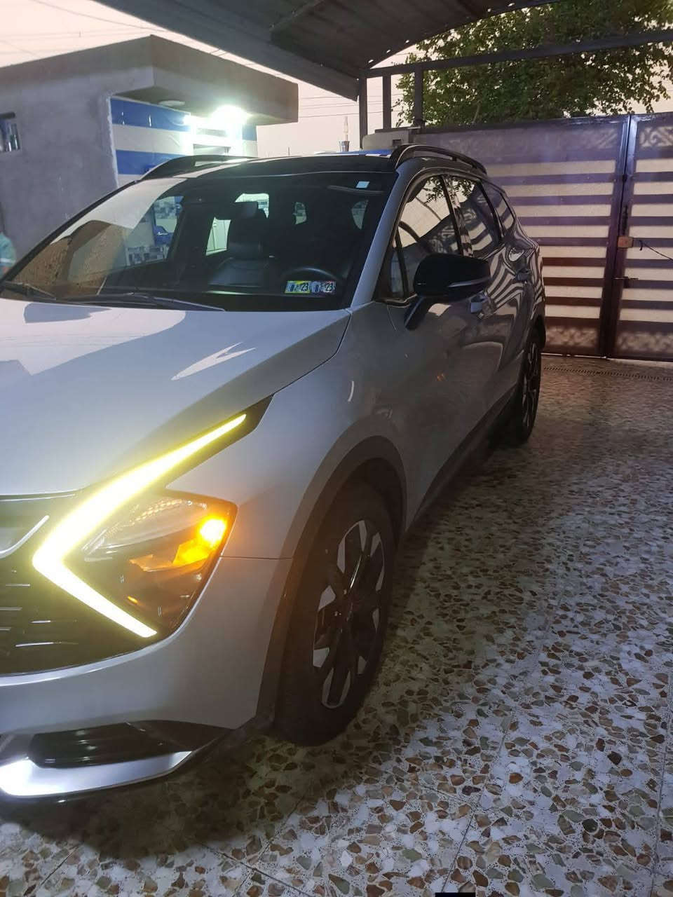 سلام عليكم سبورتنج للبيع 23 XL فول الاخير وارد امريكي لون سمنتي مميز ليبل واحد سياره حادثة صبغ البنيد فقط وجاملغ اربعه اصابع بارد ماشيه 37 سياره جديده اخت زيرو مال جناي  السعر 220 بيه مجال قليل الاستفسار ‏‪***********‬‏
