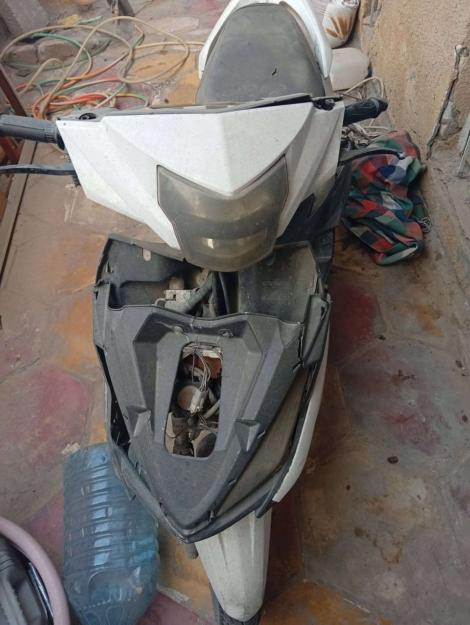 السلام عليكم
اخوان دراجه  متروكه صار فتره 
الدراجه يرادلها تجفيت من الاخير 
قيم واخذ *********** بي واتساب
