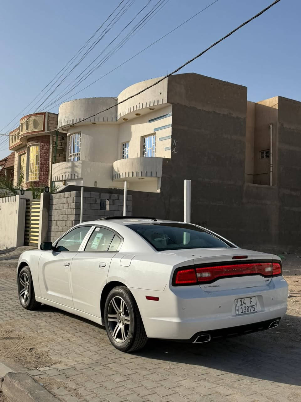 السلام عليكم جارجر 2014 السياره وارد كندي كفالة عامه بدون اي صبغ ولا ضربه ولاتبديل داخل بيجي فتحه فولل حساسات كير طياره محرك 3600 كفاله لاتنقيص ولا تبيخر شرط الفحص وين ما يعجبك السياره جديده وجاهزه بصره باسمي تحويل  ثاني يوم ورقم دولي السياره جاهزه للشراي مكاني البصرة ***********
