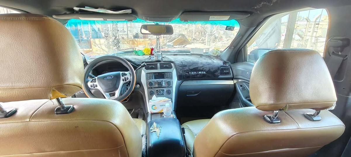 السلام عليكم فورد اكسبلور ٢٠١٣بوليسي حادثها بنيد وبيها طخات بصيطه موضحه بل صور ومصلح نفسه بدون دواخل
مكينتها بيها صوت راجز وقبل شهرين بدلتها حاويه ابيع كايمه
حداديه الامامي جديده مشط جديد
حداديه الخلفي نص عمر
رقم بصره دولي بسمي جديد
السعر ب١٠٥
مكاني النجف الحيدريه
***********
