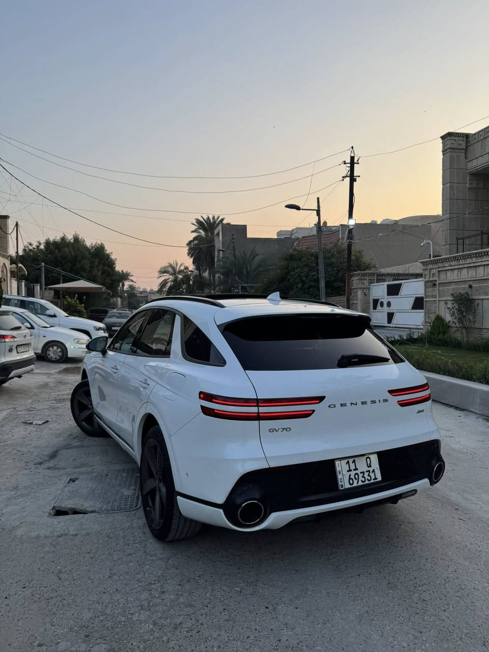 السلام عليكم

تم تنزيل السعر للبيع السياره تسوه اكثر بس السوك تعبان 
32،500$قفل  

GV70 2023 sport 2.5T
السياره محدثه اخر اصدار كار بلي لاسلكي
معروفه مواصفاتها 
بيها بصمتين وكارت ومفتاح اضافي

شاشه دجتل كامله 
فجوج برمبو 
تدفئه تبريد كشنات ،تدليك خزن
قطعتين تبريد تحكم منفصل 
اصطفاف تلقائي تقديم وترجيع بل بصمه 
وبقيه المواصفات معروفه للفول 

حادث السياره شويه من البنيد مصبوغ والجاملغ شويه بارد بدون دواخل 
ماشيه 24الف ميل  
مكان السياره بغداد 

***********
