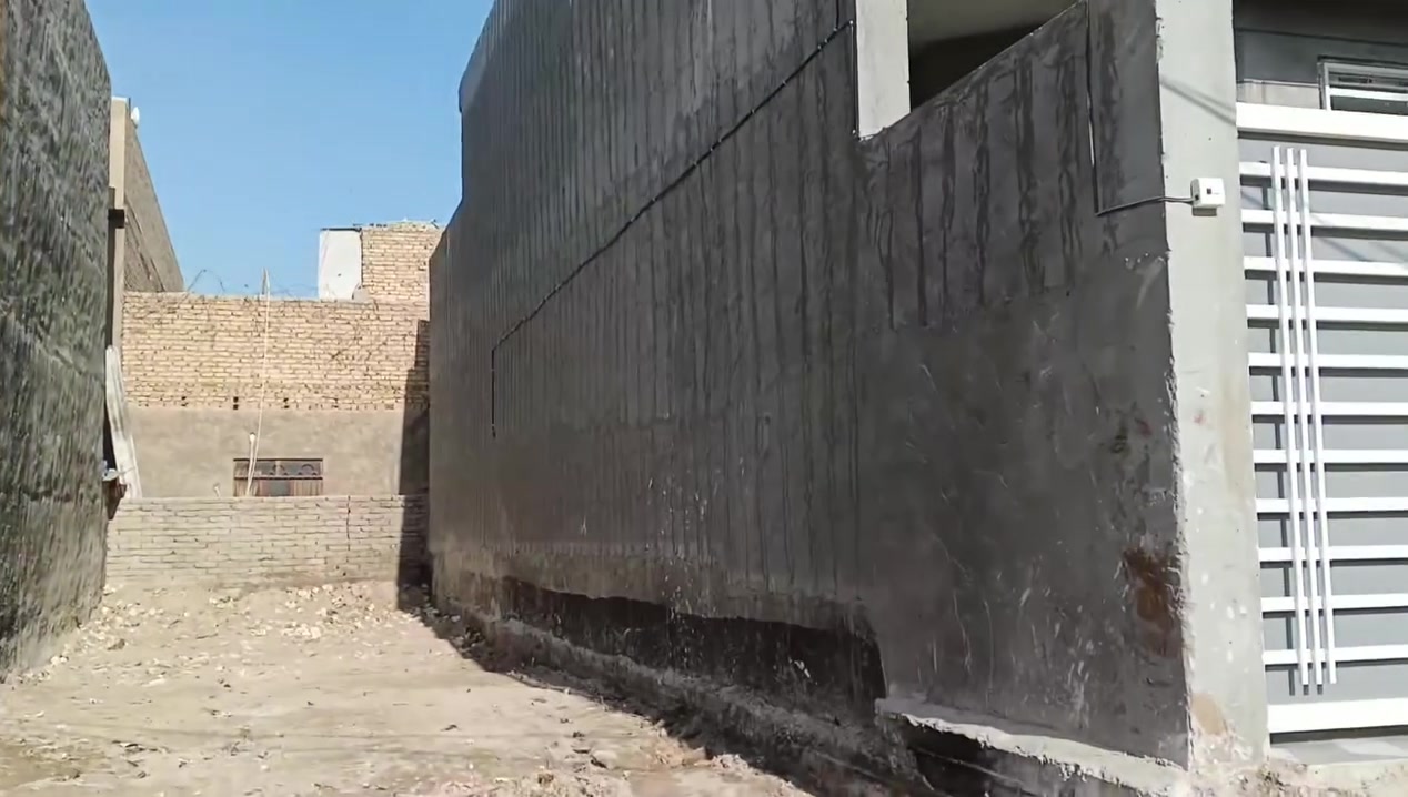 قطعه ارض للبيع
طابو ملك صرف بسمي  مساحه 100  واجهه 5ونزال 20 بيع مستعجل عرض الشارع 20 متر
الموقع شارع الحسينيه قرب جامع الرحمان السعر 58 رقم الهاتف ***********
