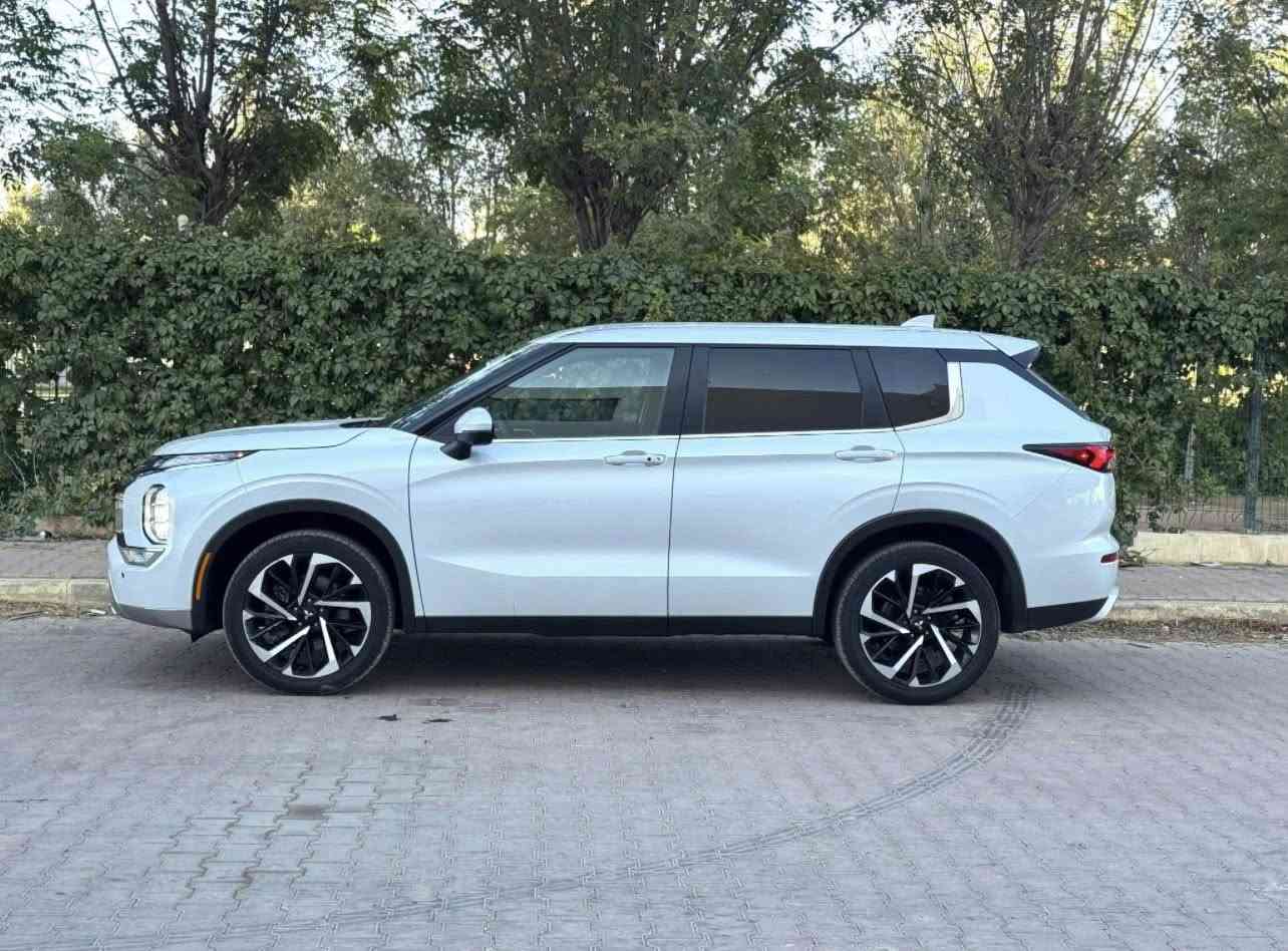 ‏𝐌𝐈𝐓𝐒𝐔𝐁𝐈𝐒𝐇I 𝐎𝐔𝐓𝐋𝐀𝐍𝐃𝐄R
ميتسوبيشي اوتلاندر
موديل :2024
7 راكب
السعر220 مجال بسيط.       
رقم أربيل
عداد  المسافة : 15 الف km
حجم المحرك : 2.5L ( 4,سلندر )

فقط نص بونيد مصبوغ 
ارباك ستيرن و دكمه مال سايق سيستم 

مواصفات  
SEL
 بصمة ابواب  بصمة تشغيل 
كاميرا °360. كاميرا امامي
كاميرا جانبي. كاميرا خلفي
هاند بريك بصمة
اوتو ستارات (𝐀𝐔𝐓𝐎 𝐒𝐓𝐀𝐑𝐓)
اوتو ستوب (𝐀𝐔𝐓𝐎  𝐒𝐓𝐎𝐏)
رادار امامي (تحديد مسار)
رادار جانبي  (نقاط عمياء)
رادار خلفي (التحذير من الاصطدام)
حساسات امامي حساسات جانبي 
حساسات خلفي 
إشارات بلمري  مري شفط

نظام (𝐎𝐅𝐅-𝐑𝐎𝐀𝐃) نظام (𝐒𝐇𝐎𝐖)
نظام (𝐀𝐔𝐓𝐎)  نظام (𝐄𝐂𝐎)
نظام (𝐍𝐎𝐑𝐌𝐀𝐋) نظام (𝐒𝐏𝐎𝐑𝐓)
كشنات جلد شامو وقماش

كشن السايق كهربائي
كشنات هیتر
تحكم استيرن 
تبريد لمس 
تبريد مركزي قطعتين
صندوق شفط كهربائي 
لايتات (𝐋𝐄𝐃)  عدسة زينون  
بكلايتات (𝐋𝐄𝐃)
ويل 20
بعد هوايه مواصفات  

صور الحادث ورقم الشاصي مرفق مع الصور
‏‎تفاصيل اكثر الاتصال علی ارقام 

مكان السياره قضاء الشيخان
تلفون واتساب 
***********
