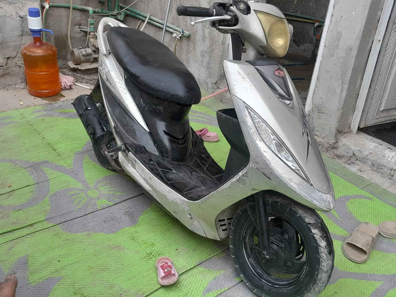 السلام عليكم 
دراجة جاهزة مكينة مامفتوحة شلعة تخبل 
بغداد الحبيبية الاستكشافات 
السعر 275 وبيها مجال 
***********
