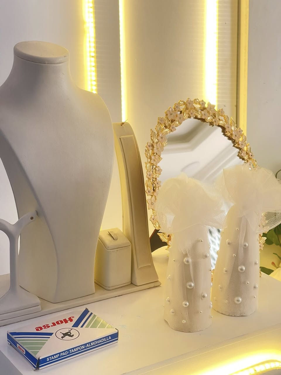 كوشات اعراس مميزة وفخمة
مع النقل والتنصيب وهدايا متنوعة
سنتر لمسات لكوشات الاعراس والهدايا 
العزيزية/قرب فلكة انس /مجاور مصور يحيى.
***********
***********
