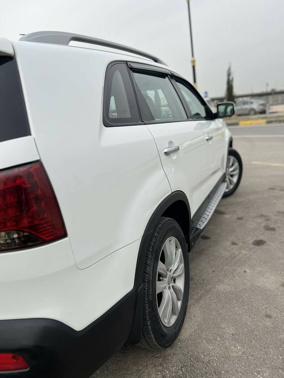 السلام عليكم كيا سورينتو موديل ٢٠١٢ محرك ٦ سلندر بيها صوت راجز بيها تبديل بوند بدون دواخل ٧ راكب فول بدون بصمة خليجي ماشية ٢٢٢ الف  سعرها ١٥٠ ورقة وبيها مجال بسيط رقم موبايل ***********
