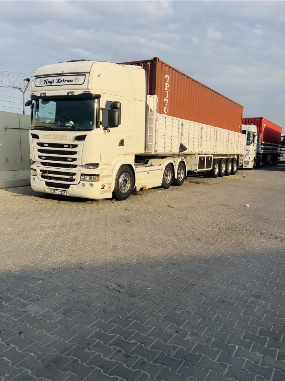 سلام عليكم سكانيه البيع موديل 2017 فول مواصفات
عربانه غسان موديل 25 الا ستفسار تصل ***********
