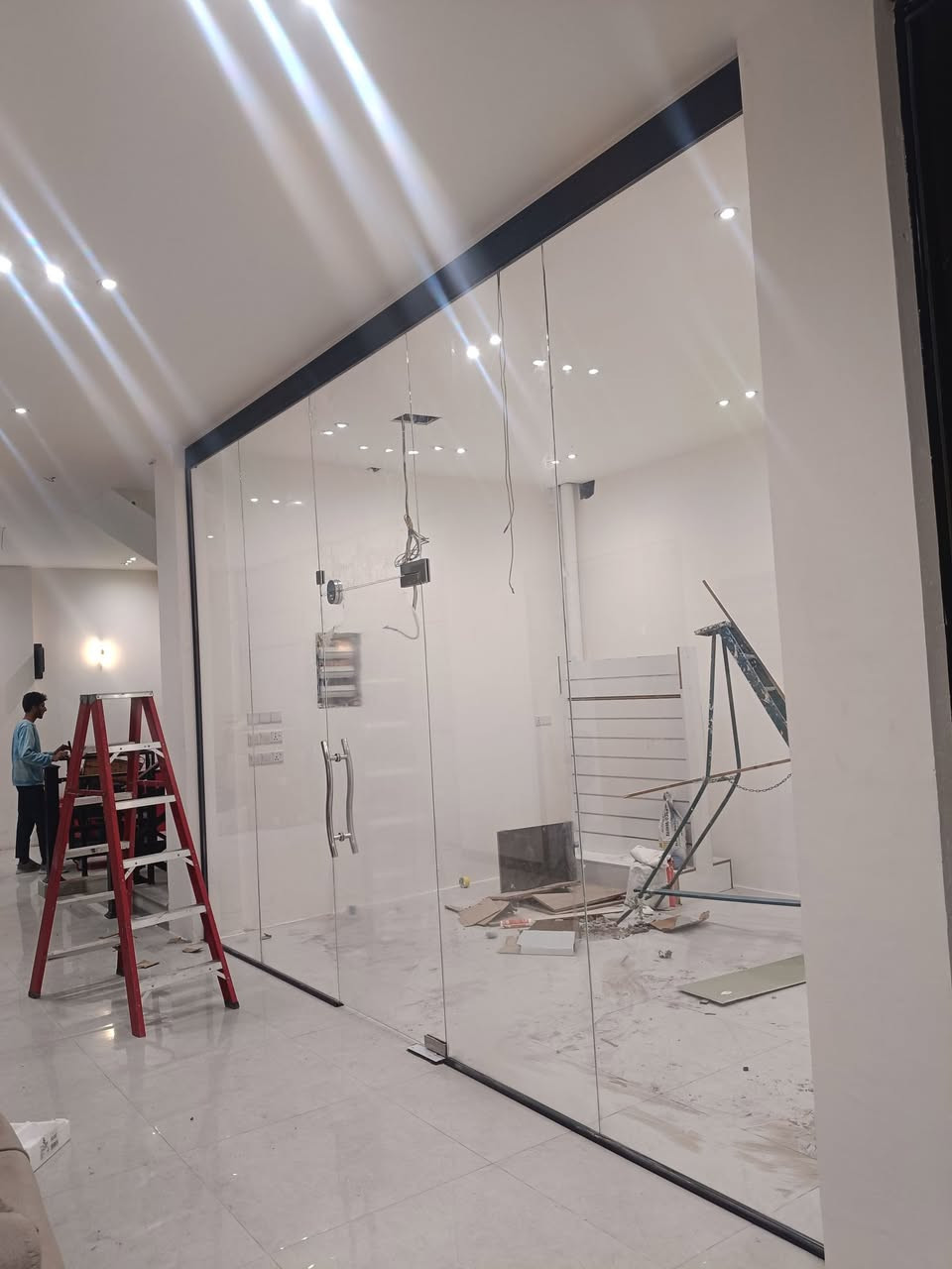 تنفيذ جميع اعمال الزجاج المقسى والعادي ***********//***********
