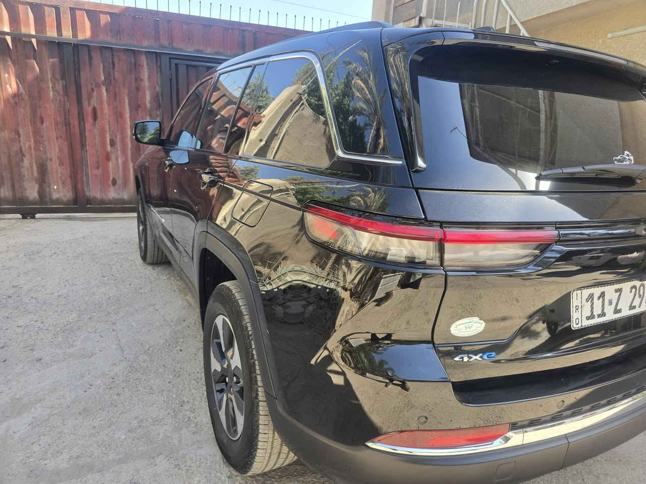 جيب موديل ٢٣ بلكن محرك ٢٠٠٠ السياره ماشيه ٤٢ الف بدون ايرباك
حادثه بسيط جدن او صور الحدث بل منشور 
***********
