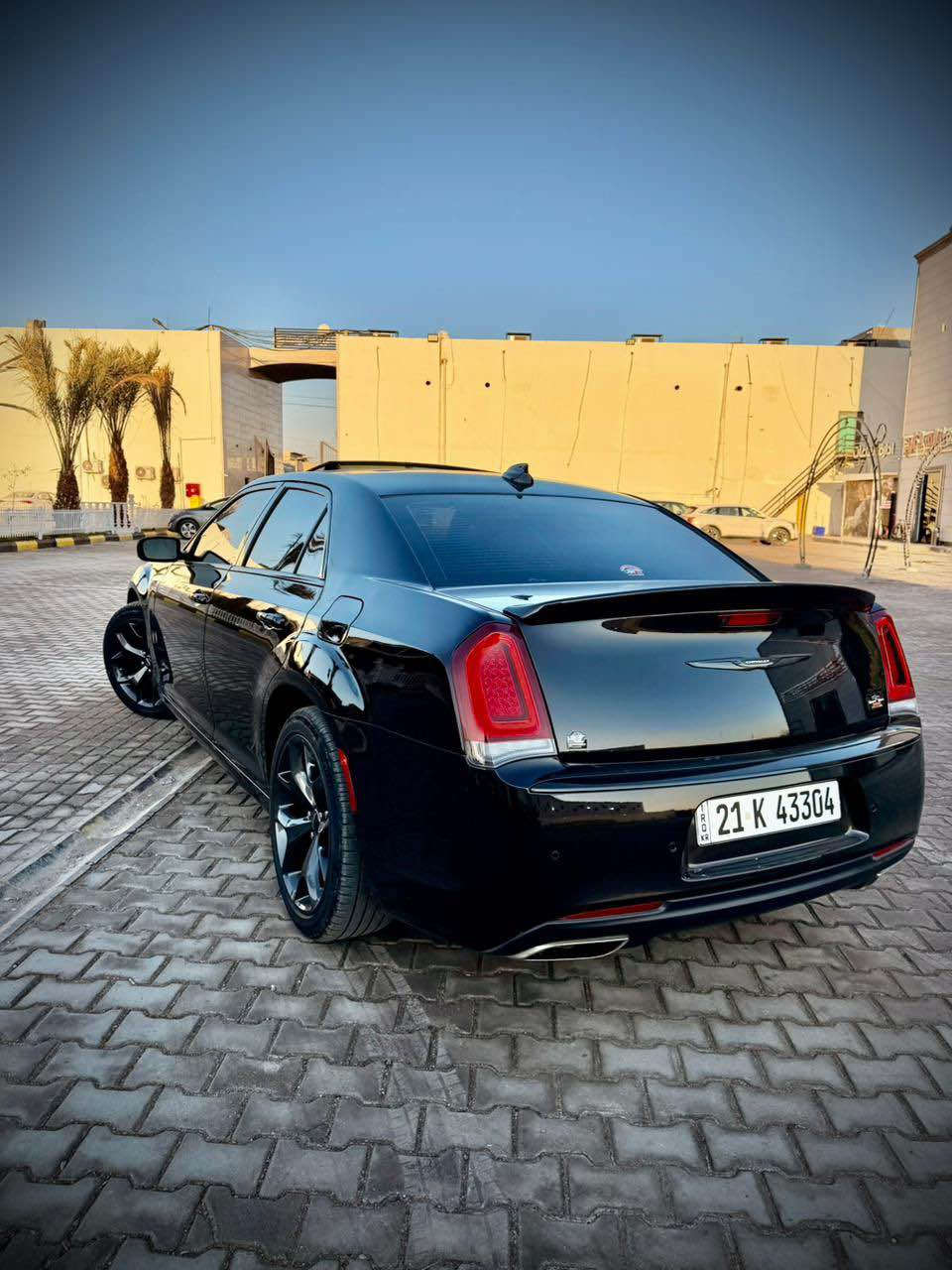 اوباما : 2023 . (كندي) . 
العداد   :  ( 78000 الف كيلو ) 
المحرك : V6 . 3.6L . 

المواصفات :
* الواجهة الأمامية SRT. 
* پانوراما . 
* رادار مع مانع تصادم . 
* نقطة عمياء . 
* حساسات امامية . 
* مصابيح امامية زنون مع LED . 
* ويل قياس 20 أنج . 
* حساسات امامية .
* حساسات خلفية . 
* شاشه كبيرة مع نظام ملاحة نفكيشن GPS .
* سستم صوت الپاين مع سماعات بريميوم .
* مقصورة الركاب من الجلد الفاخر .  
* مقاعد أمامية كهربائية عدد 2 . 
* ذاكرة لحفظ وضعيات الجلوس (ميموري) . 
* مقاعد أمامية تبريد وتدفئة . 
* مقاعد خلفية تدفئة . 
* تشغيل عن بعد . 
* ستيرن كهربائي . 
* تدفئة ستيرن . 
* محدد سرعة . 
* تلفون بلوتوث . 
* كاميرا خلفية .
* مرايا متحسسة للاضاءة العالية .
* كير شفتات بالستيرن . 
* دخول ذكي (بصمة) .
 
بغداد تحويل مباشر 
مكان السيارة بغداد 

تفاصيل اكثر ع خاص او اتصال 

*********** بغداد, العراق
