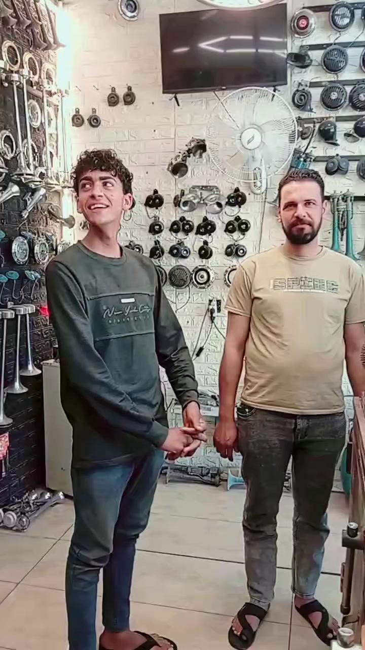 يدللون الولد وكل اهالي #الديوانيه 
يستاهل كاظم هورن باص ام السيوف 
عنوان #نجف شارع المطار
***********
