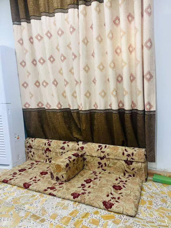 السلام عليكم ....
اغراض مستخدمه للبيع 
* ديوان ارضي ١٦ متر مع ٤ تجوات نضيف اسفنج جديد 
* جرباية اطفال نضيفه اخت الجديده  استخدام قليل للبيع 
*عربانه معاقين كهربائيه نضافتها كما موضح بلصور 
الاسعار الاستفسار خاص او الاتصال على الرقم ***********
