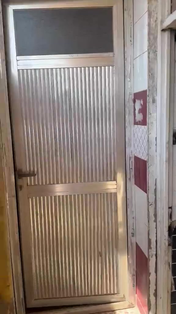 بيت للايجار مساحته 50 م طابقين قرب ثانوية سومر للاستفسار /***********
