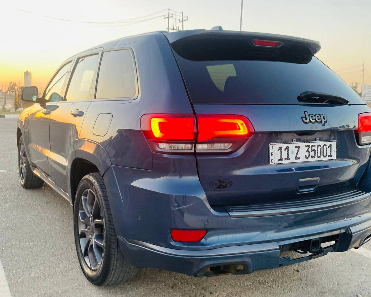 جيب سومت 2022
وارد امريكي حادث باب السايق فقط اعله مواصفات بجيب رادار امامي مع 4X4 
 مواصفات فول 
1- جكات او جوبلس تصعد وتنزل بكيفك انته 
2- فورويل وصحراء وثلج وعادي وصخور 
3- جنطه كهرباء 
4- بنرما وخزآ ميموري 
5- كشنات اماميه كهرباء 
6-  المقاعد: مقاعد من الجلد  والتبريد مع ذاكرة لحفظ وضعيات القيادة.
7- ستيرآ كهربائي وتدفئه 
8- مري شفط وقلاب عند الرجوع واشاير بلمري 
9-النظام الصوتي: نظام صوتي فاخر جداً من Harman Kardon يحتوي على 19 مكبراً للصوت.
10-نظام التحذير من التصادم الأمامي مع الفرملة التلقائية في حالات الطوارئ
11-المحرك 3600.6سلندر وكير مكفولات 
12-نظام القيادة (Selec-Terrain): يتيح لك اختيار وضعية القيادة المناسبة للطريق عبر قرص السعر 240 الستفسار ***********رقم بغداد نكليزي بسمنه مشروع وطني سنويه 2030 مكان السياره كربلاء
