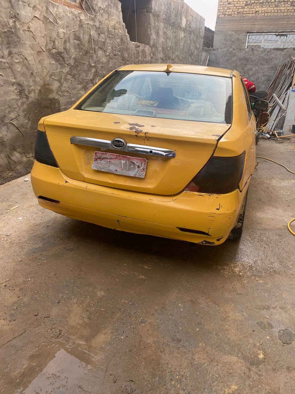 السلام عليكم ورحمه الله وبركاته بي واي دي إف 3مديل 2011 رقم احمر قادسيه السنويه ساقطه صار 3سنوات غرامه 100 ألف عليه محرك وكير جيدات جداً السعر 22 ورقه وبيهه مجال بسيط راعيها يريد تحويل دواخل نضيفه يرادلهه ترتيب كشرها الإتصال على الرقم *********** و بالخدمه للطيبين
