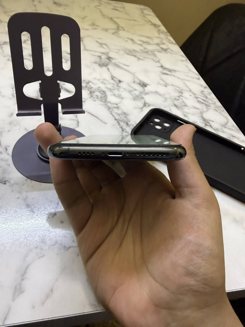 ايفون 11 برو ماكس
256 كيكا 
بطاريه 77 اصل 
الجهاز وتر بروف  
مكفول كفاله عامه 
وين متريد افحص ما مبدل اي شي 
استعمالي للجهاز ثانوي مستعمل شي بسيط جداً 
السعر :320 الف بي مجال للشراي 
ملاحضه : الجهاز بي لاصق شاشه ضد الكسر 
للتواصل واتس أب :***********
