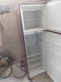 أغراض ثلاجة • عدد ٢ • سماعة مكسورة