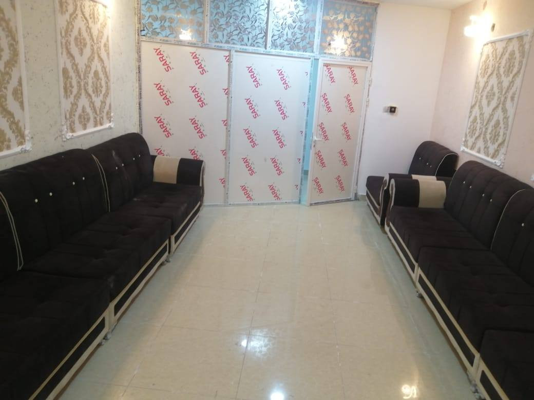 شقه فئهB 
عماره B16 شقه رقم 5 طابق اول
مساحه 150 متر
3 غرف 
صاله استقبال 
2 صحيات 
مطبخ حار وبارد 
مدخل وممر كبير 
نظيفه وجديده
السعر 76 مليون
للاستفسار ***********
