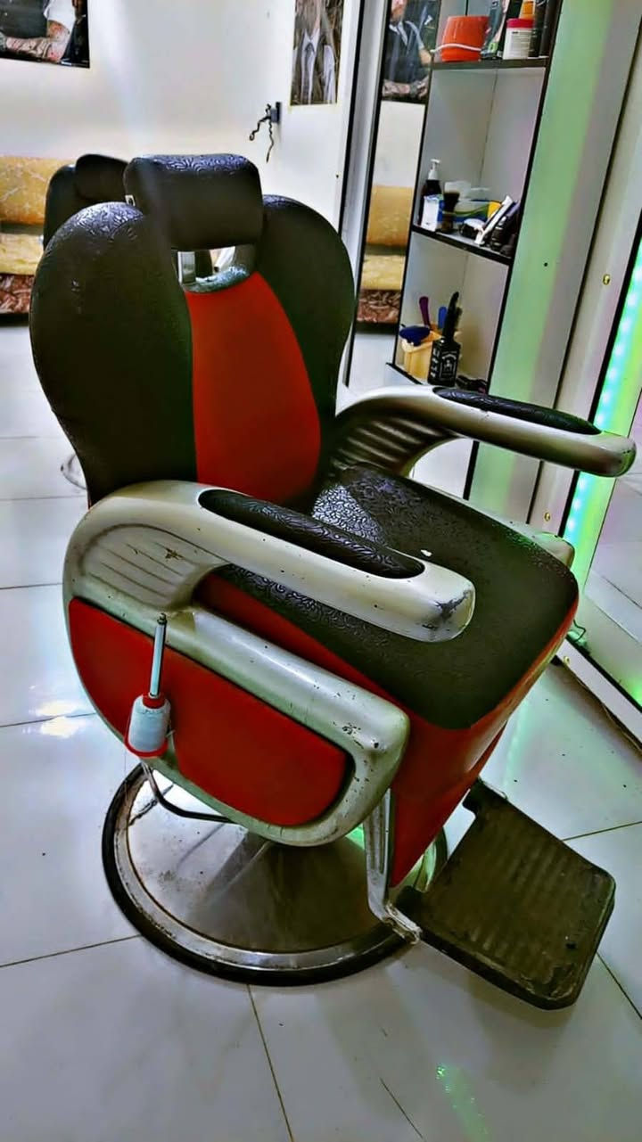 غراض حلاقه نضيفات وبأسعار مناسبه  حي الجهاد وهذا رقم *********** اني مكلفه بنشر
