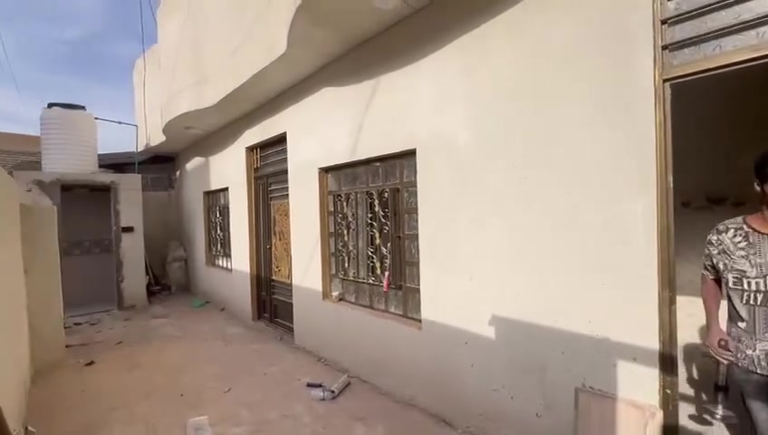 سلام عليكم 
عدي بيت مقابيل جامعة كربلاء 
130 متر طابق واحد 
عمود 125 
بيت ما مسكون 
فرع اسواق المنتظر
***********
***********
