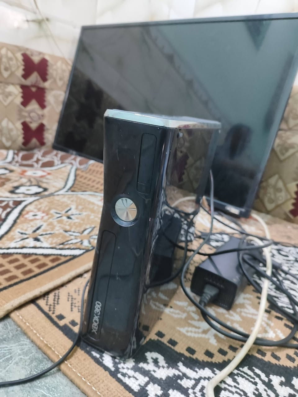 السلام عليكم اكس بوكس 360
للبيع جهاز نضيف كامل ملحقات 68لعبه بي سعرة 120
 وبي مجال قليل مكاني ناصريه مركز رقمي ***********
