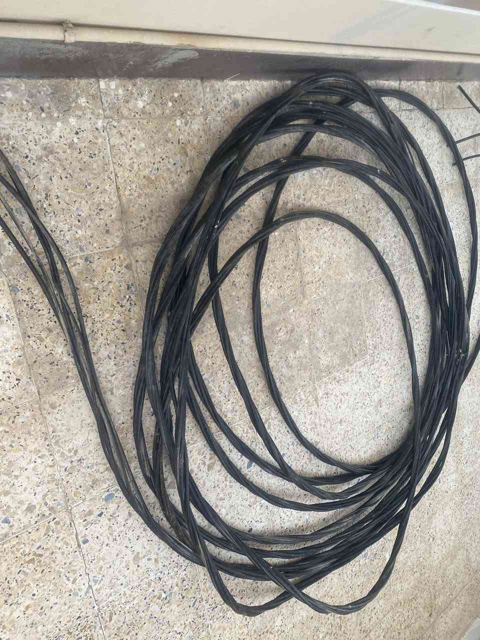 السلام عليكم عندي ظفيره من هاي النوعيه الاصليه 5خطوط كيج 55ملم طول 50متر اواقل او اكثر بشوي مع عامود كهرباء 
قيم وأخذ بل يرضي الله 
***********
