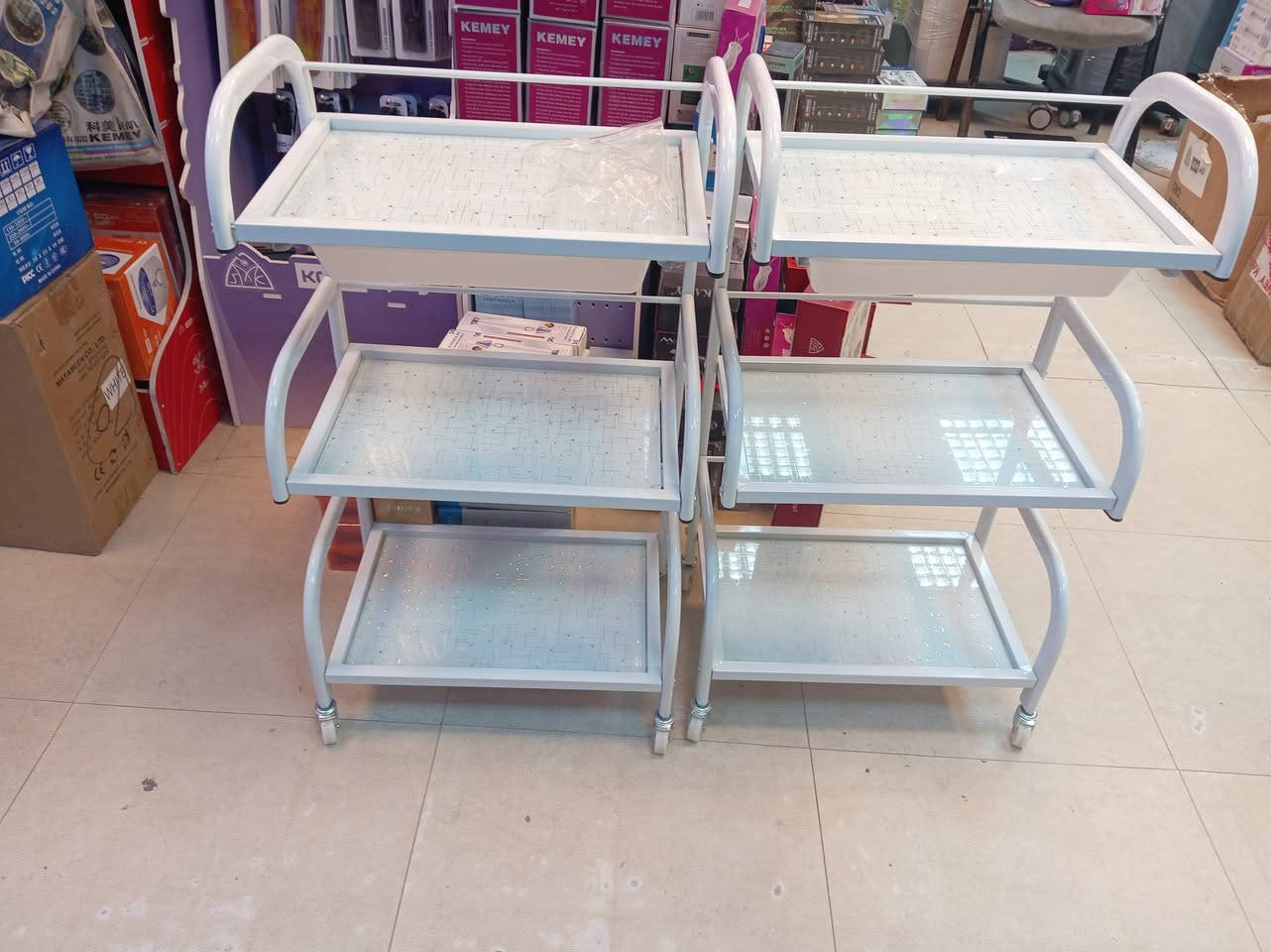 تجهيزات صالونات الحلاقة وتوفير كل موديلات نساني رجالي وتوصيل جميع المحافظات مراسلة صفحة هلاوسهلا *********** واتساب مراسلة
