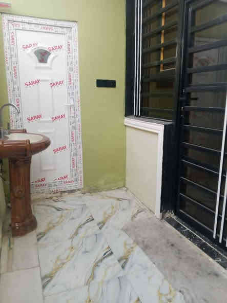 دار للبيع (مبادرة + نقد)
📍 النجف / مجمع بيتي
🏠 100م طابق ونص طابو صرف

• غرفتين
• صالة
• مطبخ
• استقبال
• حمامين
• مكشوفة 2

💰 90 مليون

***********
