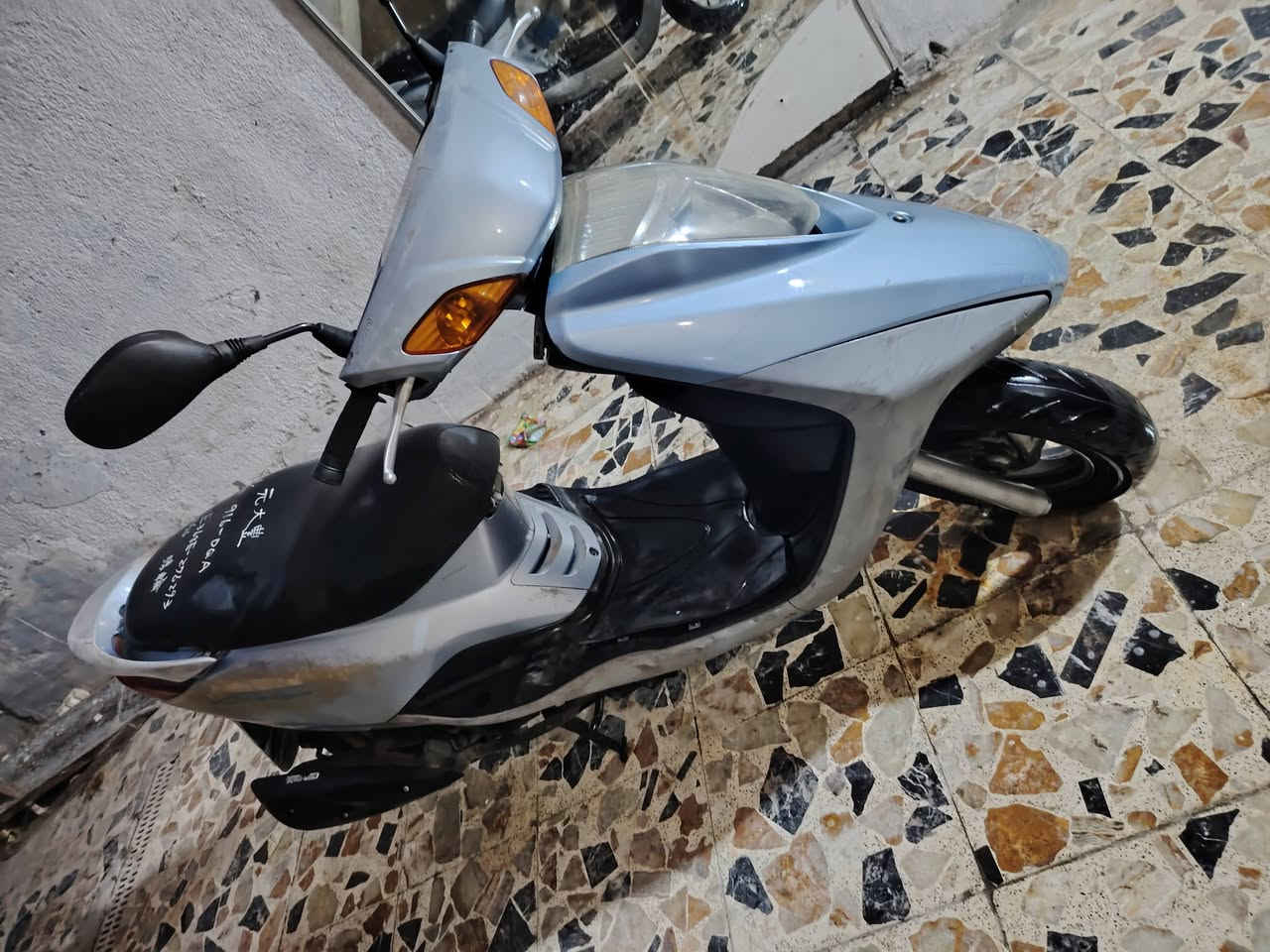 السلام عليكم دراجة فريز  رمبة صالة شهرين ماخذها رمبة سريعة تخبل اي نقص مابية ناعمة تخبل سعرها ٨٥٠الف العراقي شراي يخابر خادم ***********
