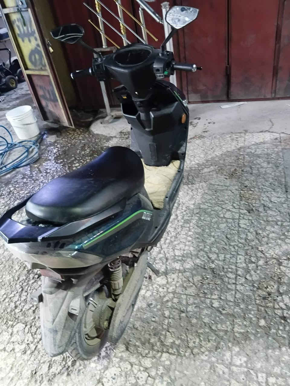 سلام عليكم دراجه شحن للبيع دراجه جديده مامستخدمه اهواي برغي مامفتوح بيه فول مواصفات حته بك بيه العنوان الدوره ابو دشير رقم الهاتف *********** السعر 900
