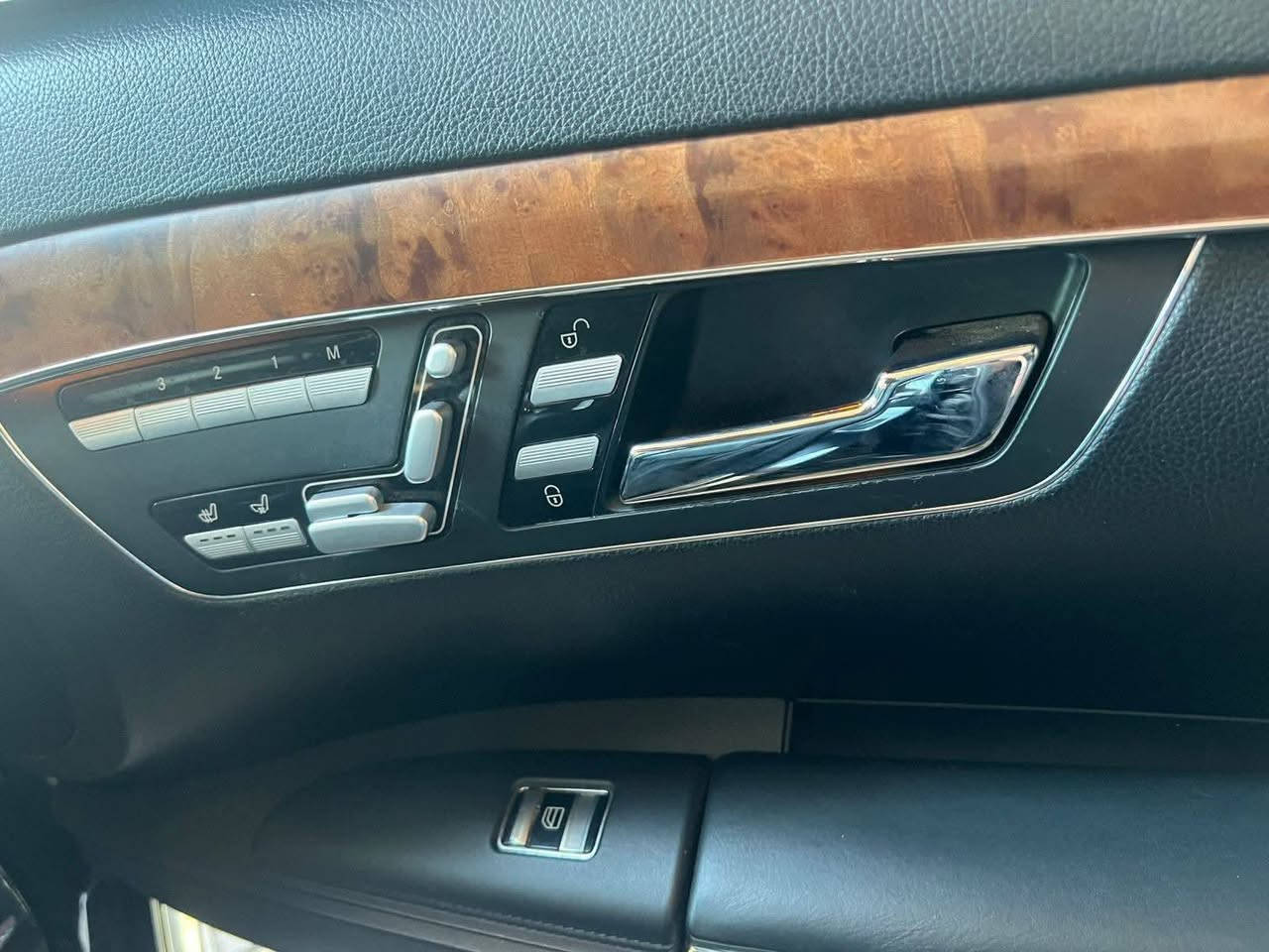 مارسدس 2007 s500 
كفاله كص وحادث 
سياره متعوب عليهه حيلل 
ب٩٠ مكانه لعماره
***********
