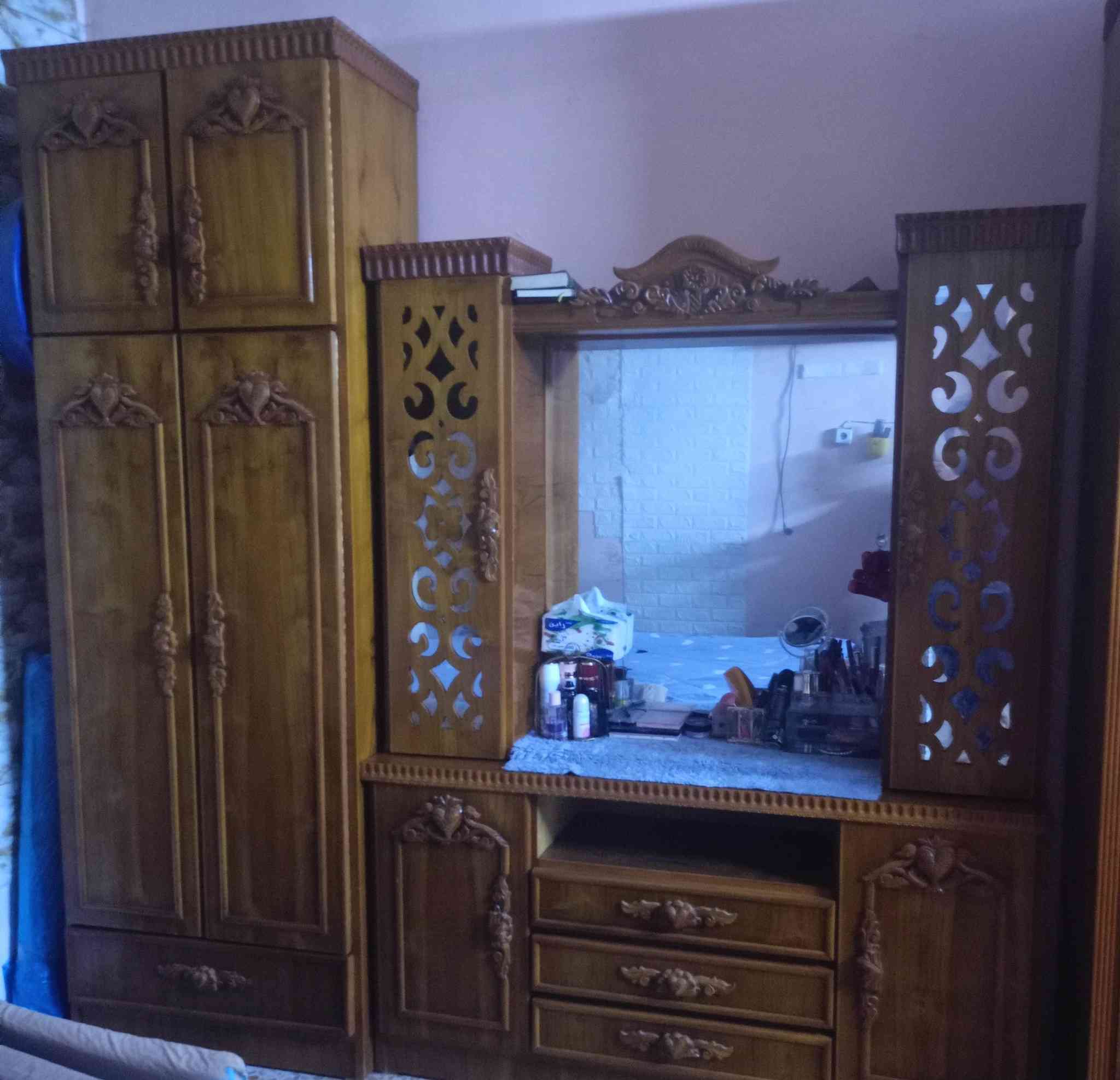 السلام عليكم غرفه 5ابواب ملحق نظيفه للبيع الاتصال على رقم الهاتف *********** موصل الجانب الايسر
