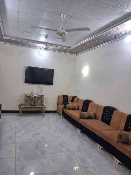 بيت طابقين  المساحه ٣٠٠ متر
يتكون الطابق الاول  من استقبال وهول ومطبخ 
غرفتين نوم  وصالة 
والطابق الثاني غرفة نوم وحمام داخلي وصالة 
حديقة وكراج ياخذ سيارتين صحيات عدد اثنين  العقود فرع الجامع 
رقم الهاتف ***********
