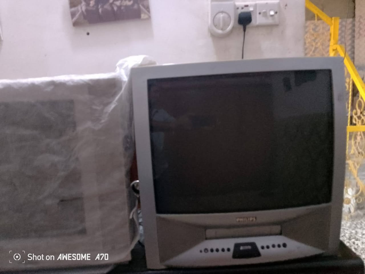 _ تلفزيون فيلبس كاطع كهرباء في البور غير مصلح (تلفزيون + فيديو) السعر 60 الف دينار
كاميرا سوني كامله مع ملحقاتها مع اثنين كاسيت جديد تعمل بصورة جيدة السعر 200 الف دينار

وللأستفسار اكثر اتصلوا على هذا الرقم ***********
